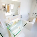 La Perouse Szálloda 4*