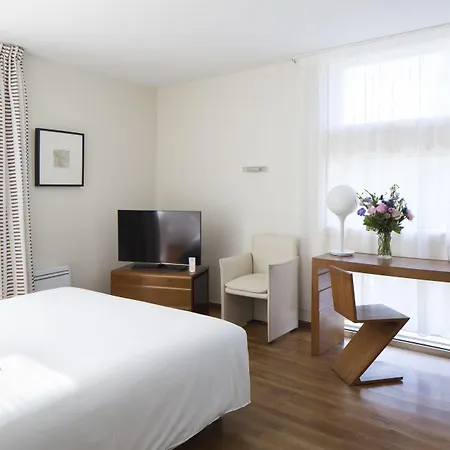 La Pérouse Hotel 4*